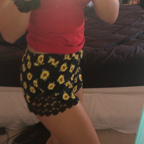 forever 21 sunflower shorts🌻💛 - Picture 6 of 6